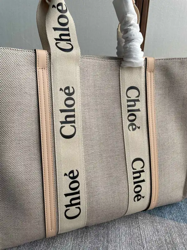 First Bag Ru CHLOÉ LARGE WOODY TOTE BAG