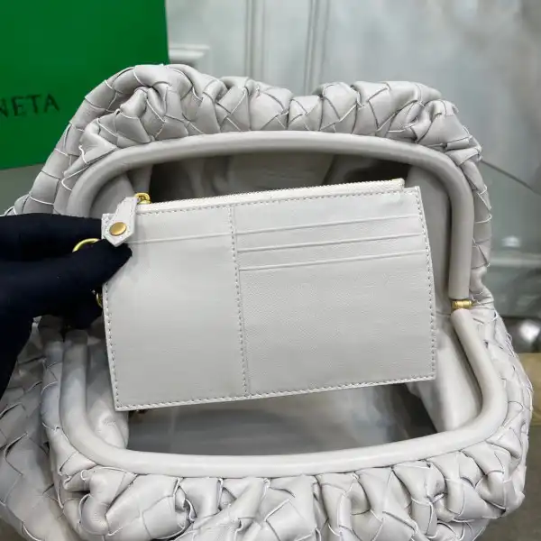 Frstbag ru BOTTEGA VENETA Pouch