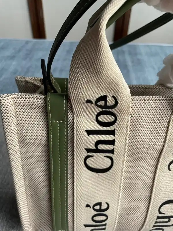 CHLOÉ SMALL WOODY TOTE BAG WITH STRAP