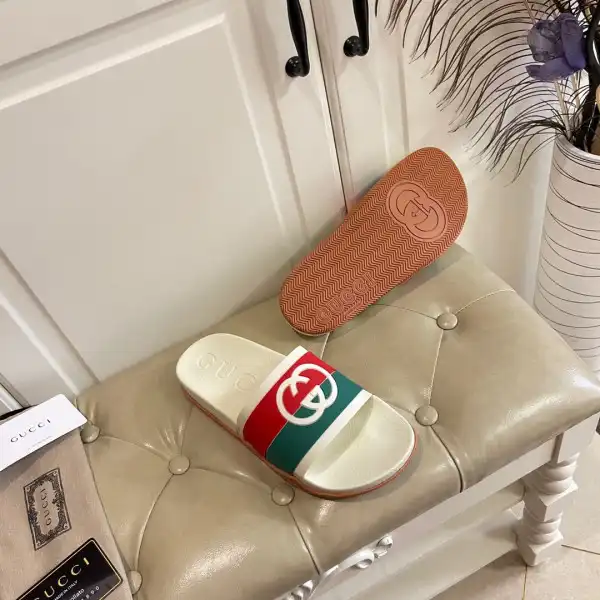 GUCCI Interlocking G slide sandal