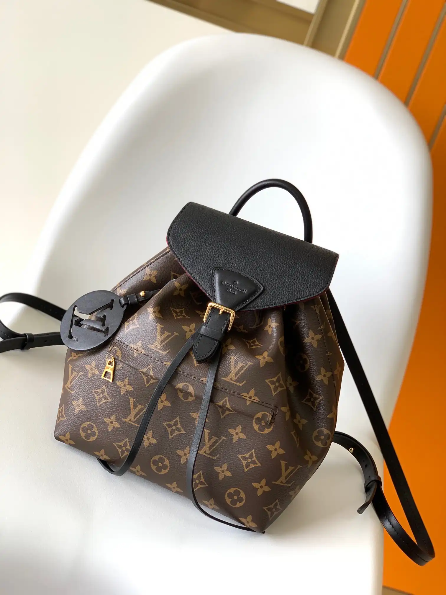 First bag ru LOUIS VUITTON MONTSOURIS PM