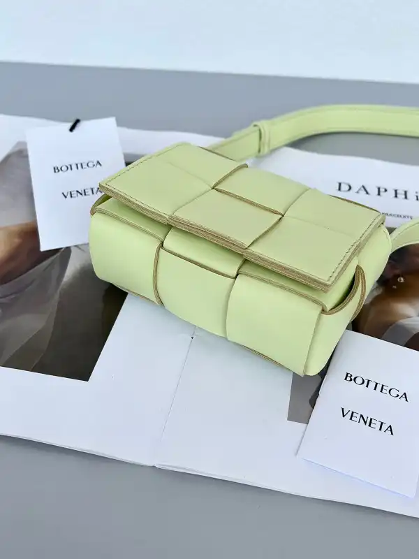 First bag ru BOTTEGA VENETA Candy mini Cassette-12*8*4cm