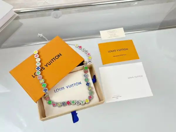 First bag ru LOUIS VUITTON NECKLACE