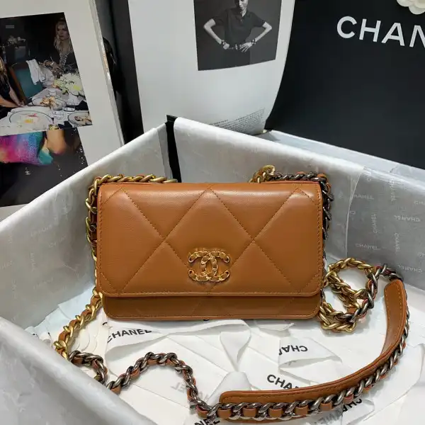 Frstbag ru CHANEL19 WALLET ON CHAIN