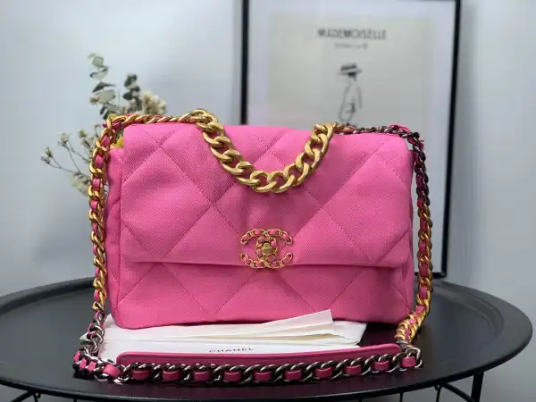 First bag ru CHANEL 19 FLAP BAG