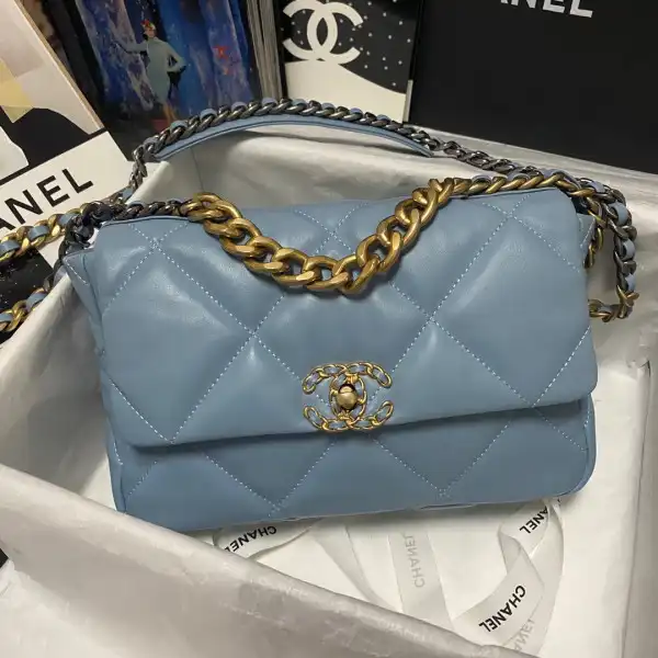 First bag ru CHANEL 19 FLAP BAG