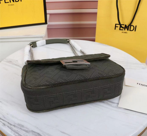 [FREE SHIPPING] FENDI MIDI BAGUETTE CHAIN