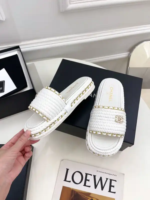 CHANEL MULE