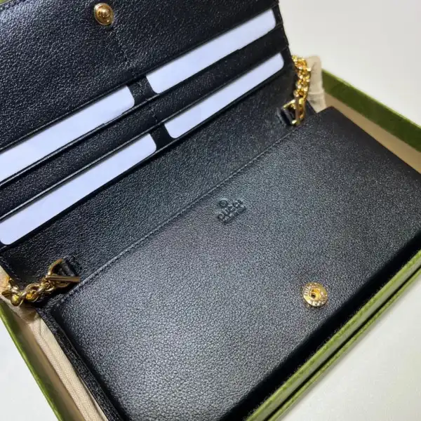 Affordable GUCCI GG wallet with chain