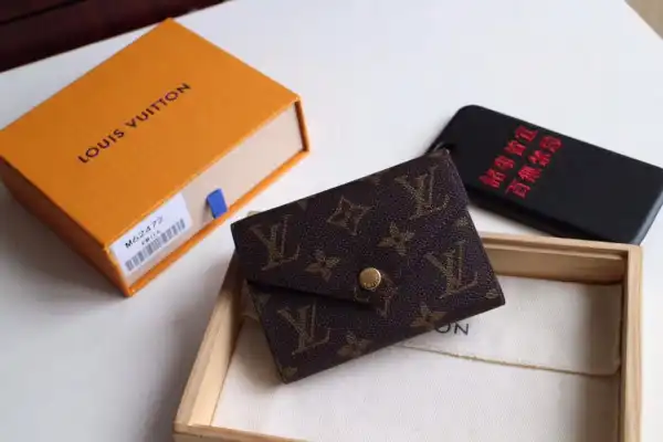 First bag ru LOUIS VUITTON VICTORINE WALLET