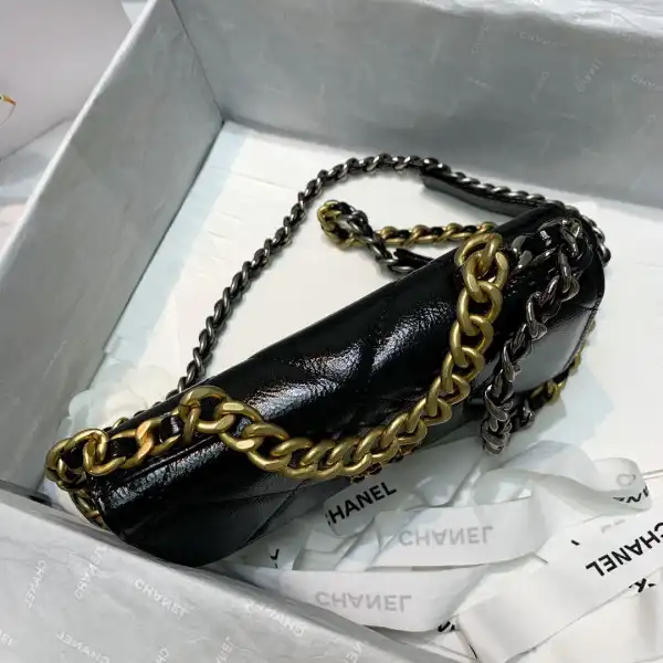 CHANEL19 WALLET ON CHAIN