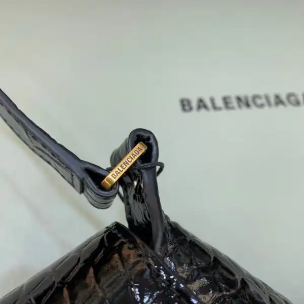 Firstbag Ru BALENCIAGA WOMEN'S XX MEDIUM FLAP BAG