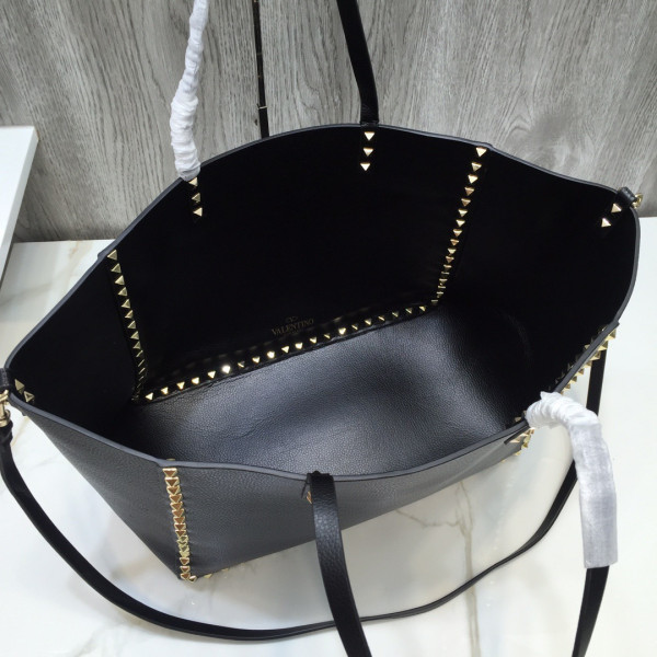 HOT SALE VALENTINO MEDIUM GRAIN CALFSKIN LEATHER ROCKSTUD BAG