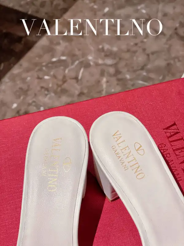 Yupoo bagsoffer VALENTINO VLOGO SIGNATURE SLIDE SANDAL