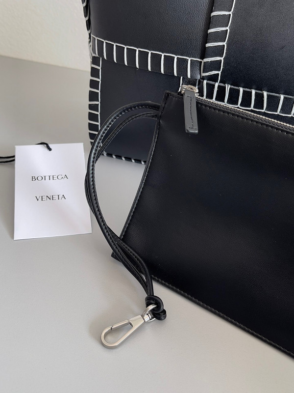 HOT SALE BOTTEGA VENETA Small Arco Tote Bag