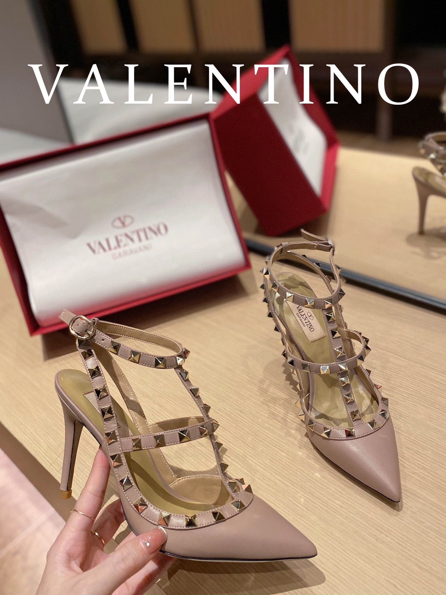 HOT SALE VALENTINO ROCKSTUD SANDAL