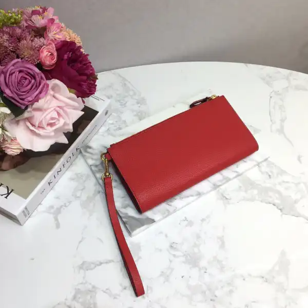 Bagsoffer VALENTINO GARAVANI VSLING GRAINY CLUTCH