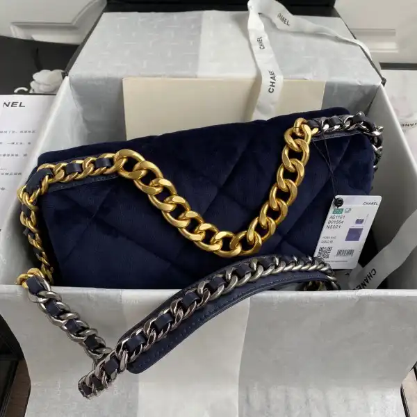 CHANEL 19 FLAP BAG