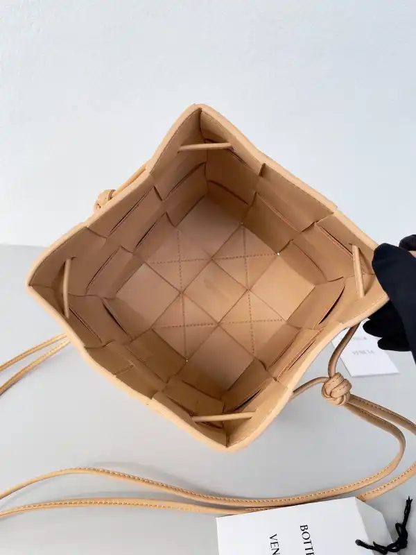 BOTTEGA VENETA Cassette Bucket Bag