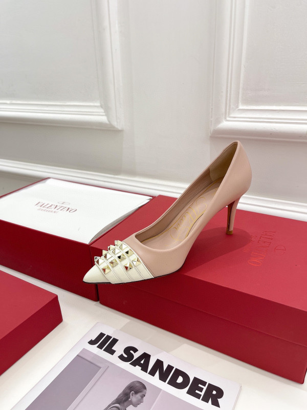 [FREE SHIPPING] VALENTINO ROCKSTUD ALCOVE KIDSKIN AND PATENT-LEATHER PUMP