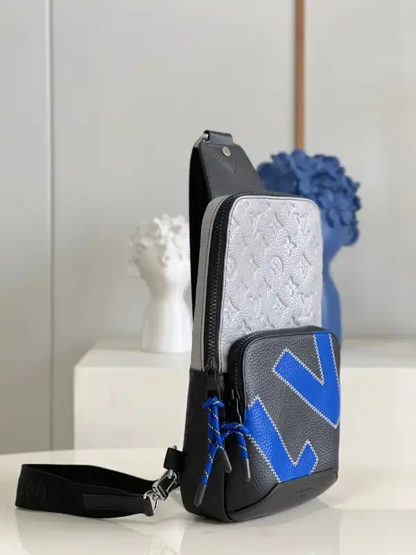 LOUIS VUITTON AVENUE SLINGBAG