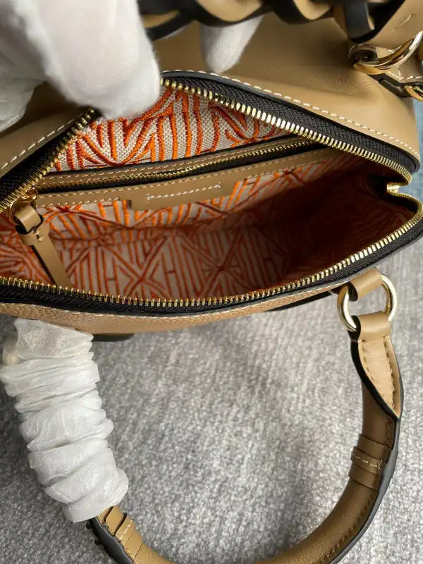 CHLOÉ SMALL DARIA BAG