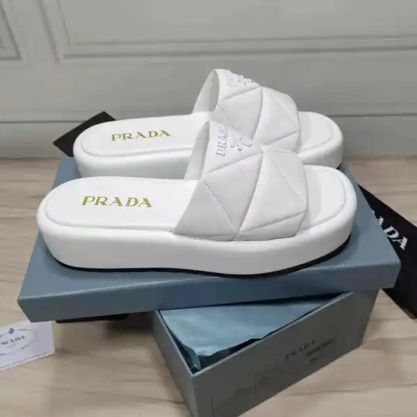 Bagsoffer PRADA Nappa leather slides