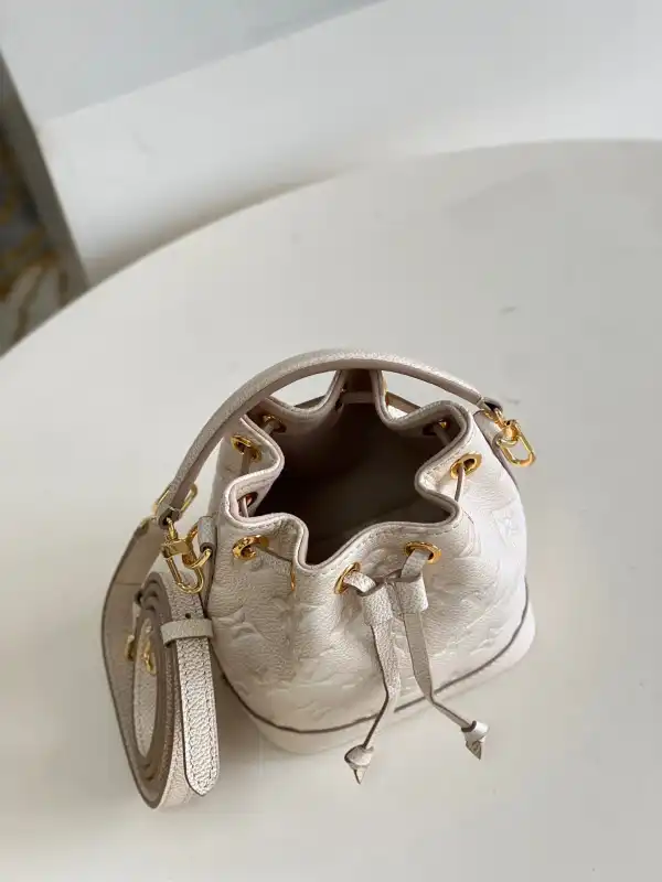 First bag ru LOUIS VUITTON NANO NOÉ