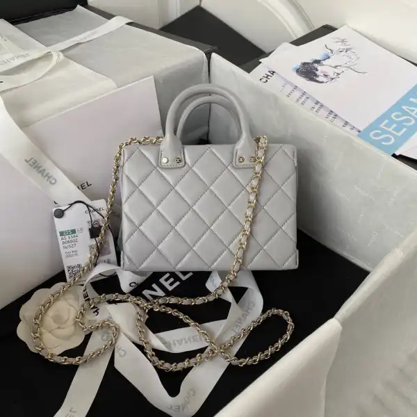 First bag ru CHANEL VANITY CASE