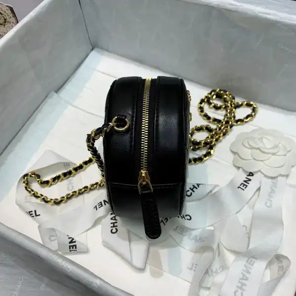 CHANEL CHANELUTCH WITH CHAIN