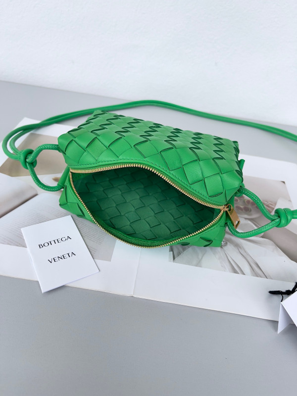 HOT SALE BOTTEGA VENETA Mini Loop Camera Bag