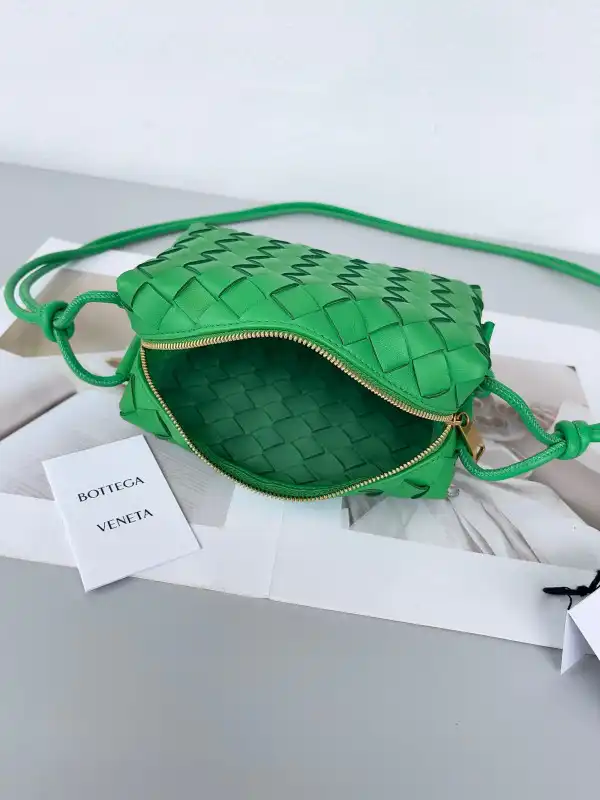 Frstbag ru BOTTEGA VENETA Mini Loop Camera Bag