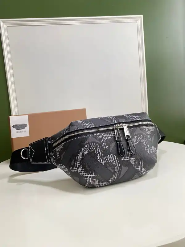 First bag ru BURBERRY Bum Bag