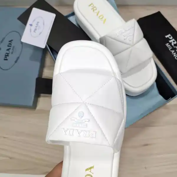 Bagsoffer PRADA Nappa leather slides