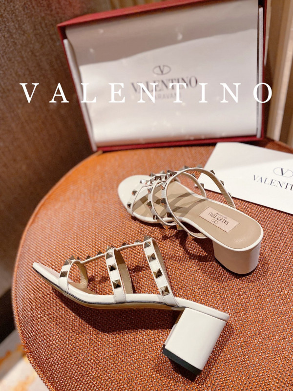 HOT SALE VALENTINO ROCKSTUD CALFSKIN LEATHER SLIDE SANDAL