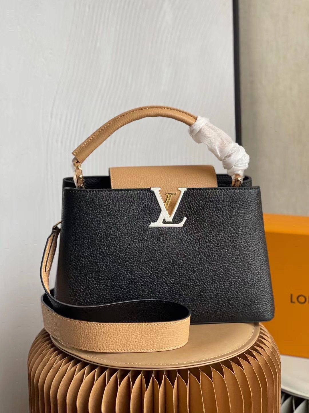 HOT SALE Louis Vuitton CAPUCINES MM