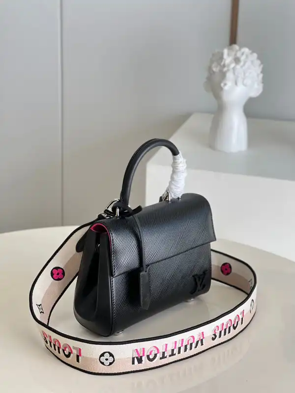 First bag ru LOUIS VUITTON CHANELUNY MINI