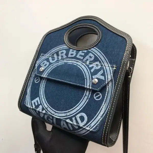 Firstbag Ru BURBERRY Pocket Bag