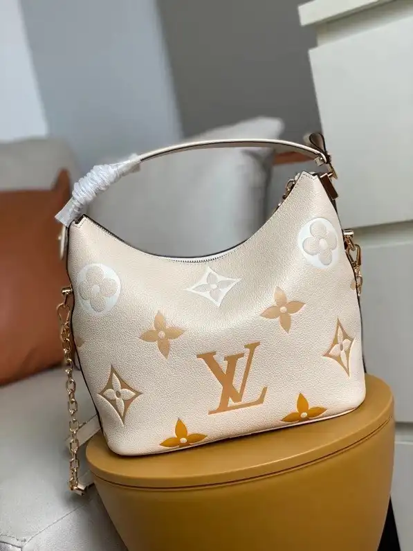 First bag ru LOUIS VUITTON MARSHMALLOW