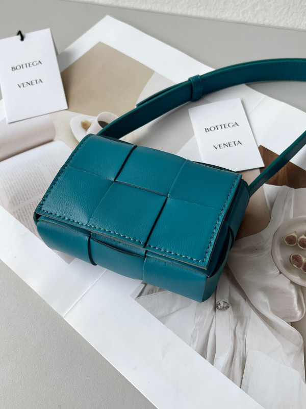 [FREE SHIPPING] BOTTEGA VENETA Candy mini Cassette-12*8*4cm