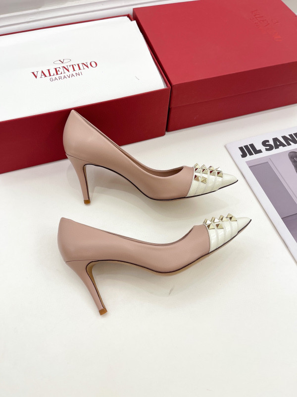 [FREE SHIPPING] VALENTINO ROCKSTUD ALCOVE KIDSKIN AND PATENT-LEATHER PUMP