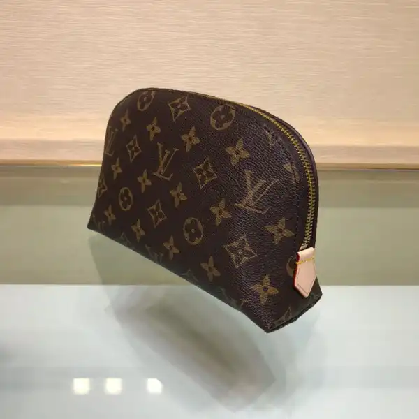 You get luxury for less. Shop now for the best deals on fake Louis bags. LOUIS VUITTON COSMETIC POUCH GM