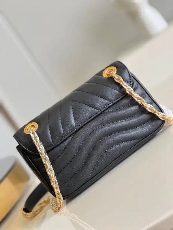 Cheap LOUIS VUITTON NEW WAVE CHAIN BAG PM