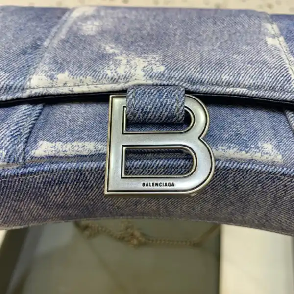 Yupoo bagsoffer BALENCIAGA HOURGLASS WALLET ON CHAIN