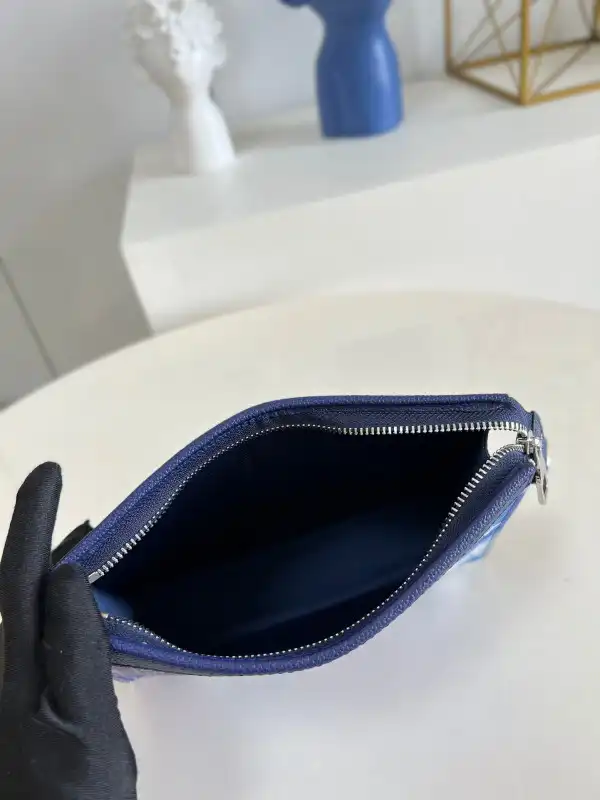 Cheap LOUIS VUITTON GASTON WEARABLE