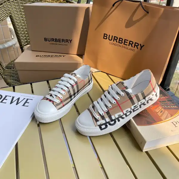 Bagsoffer yupoo Burberry Vintage Sneaker