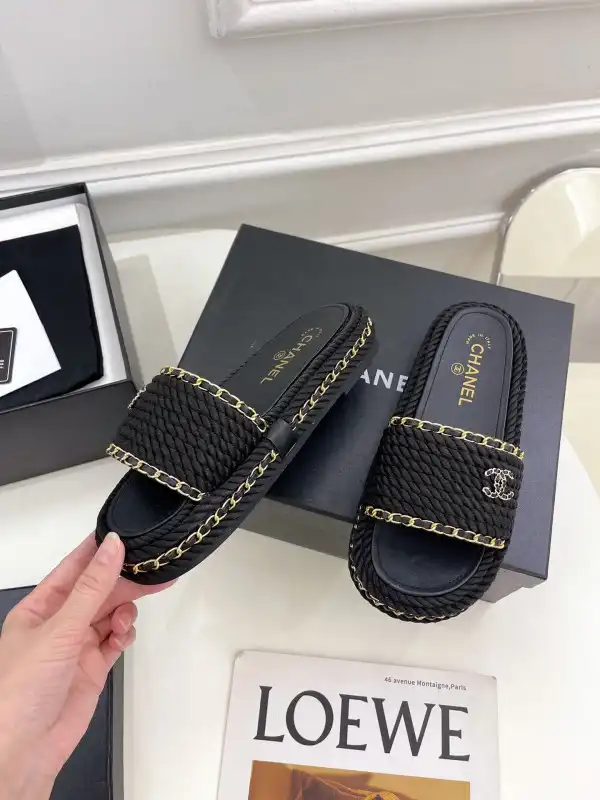 CHANEL MULE