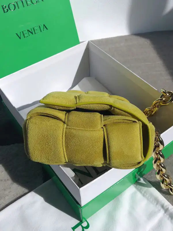 Firstbag Ru BOTTEGA VENETA THE CHAIN CASSETTE