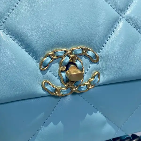 First bag ru CHANEL 19 FLAP BAG