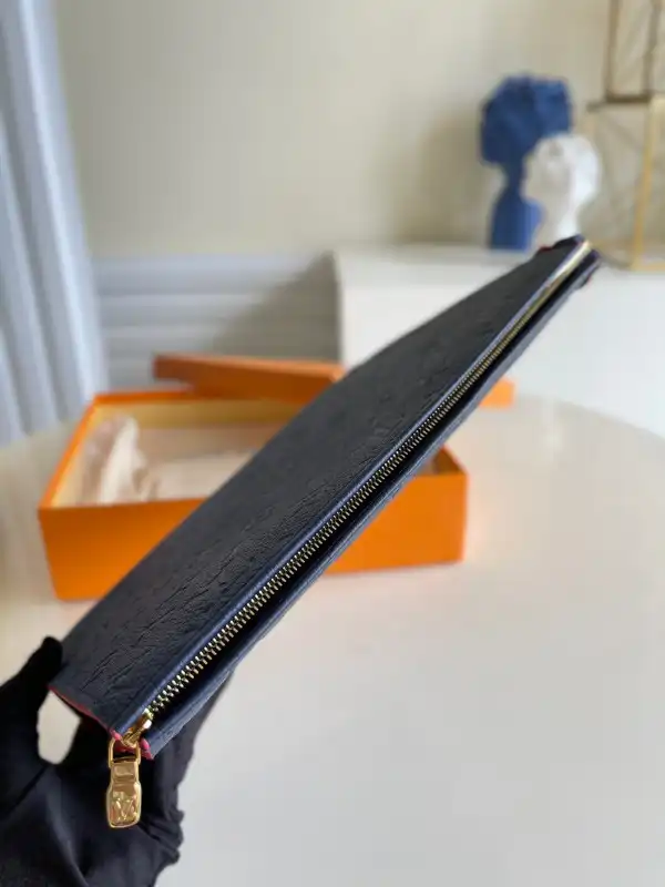 Affordable LOUIS VUITTON POCHETTE VOYAGE